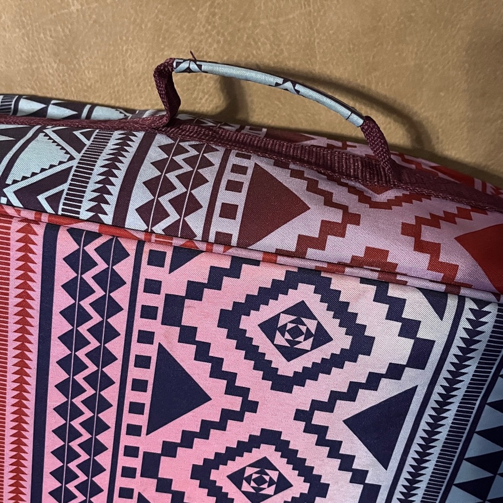 Pink Geometric Pattern Women's travel bag - Picture 11 of 12